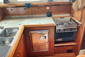 2002 Jeanneau 43DS thumbnail 10