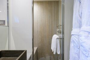 Forward Port Ensuite Shower