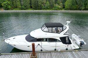 Diamonds Wild 2006 Meridian 411 Sedan Bridge Yacht For Sale in Vancouver British Columbia