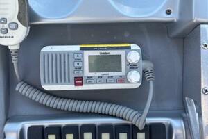 2007 Monterey 350 Sport Yacht seat with light wear, featurin