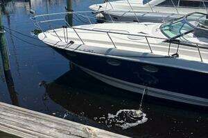 2007 Monterey 350 Sport Yacht thumbnail 3