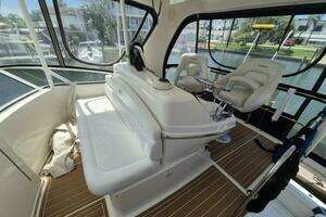 2002 Silverton 38 Convertible thumbnail 9