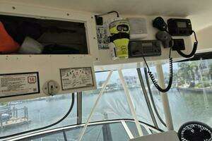 2002 Silverton 38 Convertible thumbnail 16