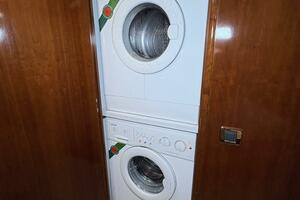 2004 Carver 56 Voyager