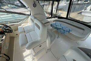 2004 Sea Ray 320 Sundancer thumbnail 12