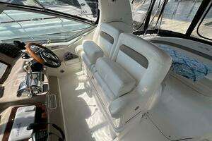 2004 Sea Ray 320 Sundancer thumbnail 13