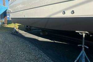 2004 Cruisers Yachts 405 Express Motoryacht thumbnail 30