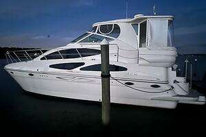 2004 Cruisers Yachts 405 Express Motoryacht thumbnail 2