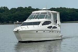 2004 Cruisers Yachts 405 Express Motoryacht thumbnail 1