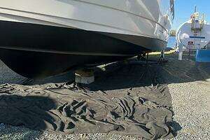 2004 Cruisers Yachts 405 Express Motoryacht thumbnail 29