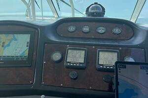 2004 Cruisers Yachts 405 Express Motoryacht thumbnail 9