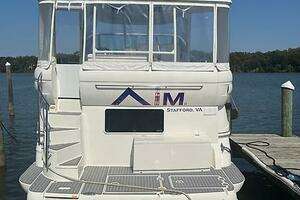 2004 Cruisers Yachts 405 Express Motoryacht thumbnail 3