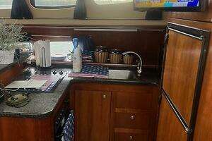 2004 Cruisers Yachts 405 Express Motoryacht thumbnail 10