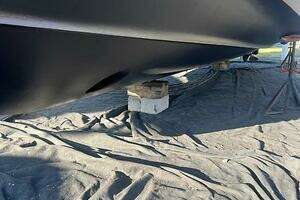 2004 Cruisers Yachts 405 Express Motoryacht thumbnail 21