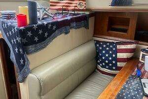 2004 Cruisers Yachts 405 Express Motoryacht thumbnail 15