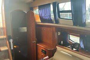 2004 Cruisers Yachts 405 Express Motoryacht thumbnail 12