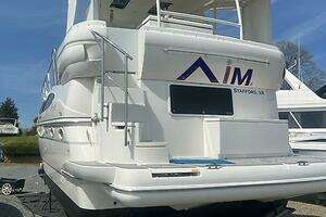 2004 Cruisers Yachts 405 Express Motoryacht thumbnail 4