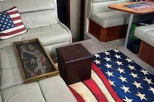 2004 Cruisers Yachts 405 Express Motoryacht thumbnail 25