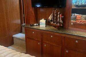 2004 Cruisers Yachts 405 Express Motoryacht thumbnail 17