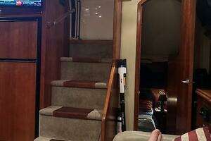 2004 Cruisers Yachts 405 Express Motoryacht thumbnail 28