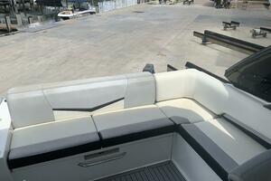 32ft Cruisers Sport Series Yacht For Sale