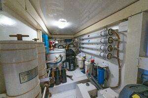 2004 Viking 61 Convertible thumbnail 70