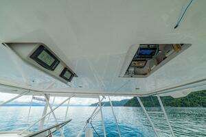 2004 Viking 61 Convertible thumbnail 13