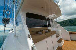2004 Viking 61 Convertible thumbnail 85