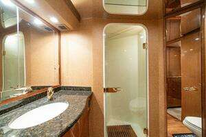 2004 Viking 61 Convertible thumbnail 43