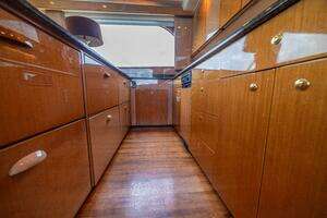 2004 Viking 61 Convertible thumbnail 33