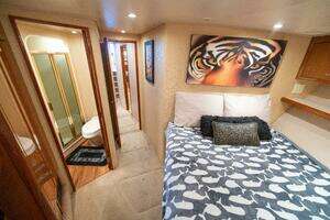 2004 Viking 61 Convertible thumbnail 60