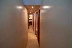2004 Viking 61 Convertible thumbnail 46