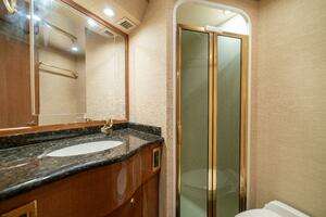 2004 Viking 61 Convertible thumbnail 57