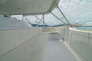 2004 Viking 61 Convertible thumbnail 17