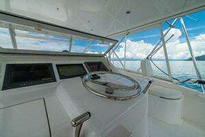 2004 Viking 61 Convertible thumbnail 9