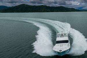 2004 Viking 61 Convertible thumbnail 100