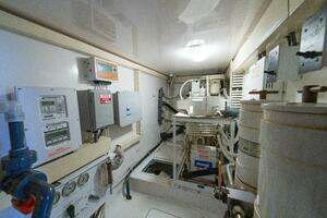 2004 Viking 61 Convertible thumbnail 69