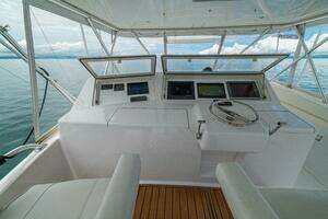 2004 Viking 61 Convertible thumbnail 8