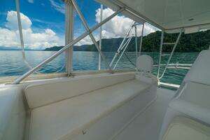 2004 Viking 61 Convertible thumbnail 15