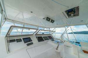 2004 Viking 61 Convertible thumbnail 12