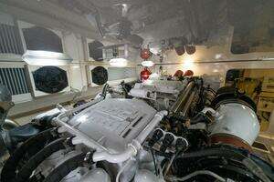 2004 Viking 61 Convertible thumbnail 66