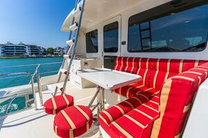  Upper Aft Deck Dining Seating