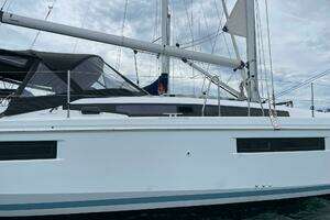 2021 Jeanneau Sun Odyssey 410 thumbnail 3