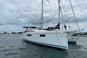 Shaz 40ft Jeanneau Yacht For Sale