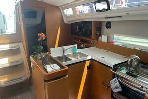 Shaz 40ft Jeanneau Yacht For Sale