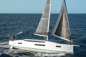 Shaz 40ft Jeanneau Yacht For Sale