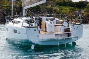 Shaz 40ft Jeanneau Yacht For Sale