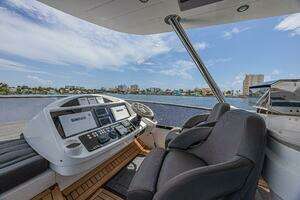 2017 Sunseeker 75 Yacht thumbnail 26