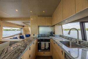 2017 Sunseeker 75 Yacht thumbnail 35