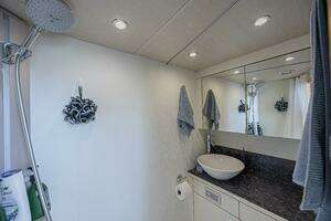 2017 Sunseeker 75 Yacht thumbnail 54